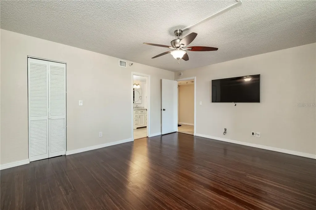 5950 Pelican Bay Plaza S Gulfport FL 33707