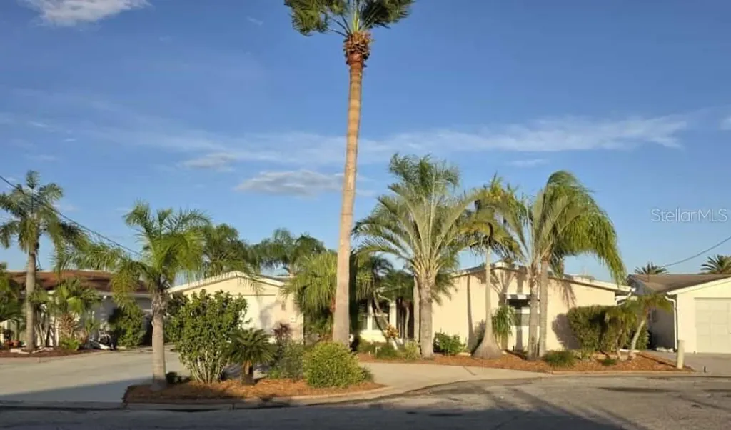 12612 4th Isle Hudson FL 34667