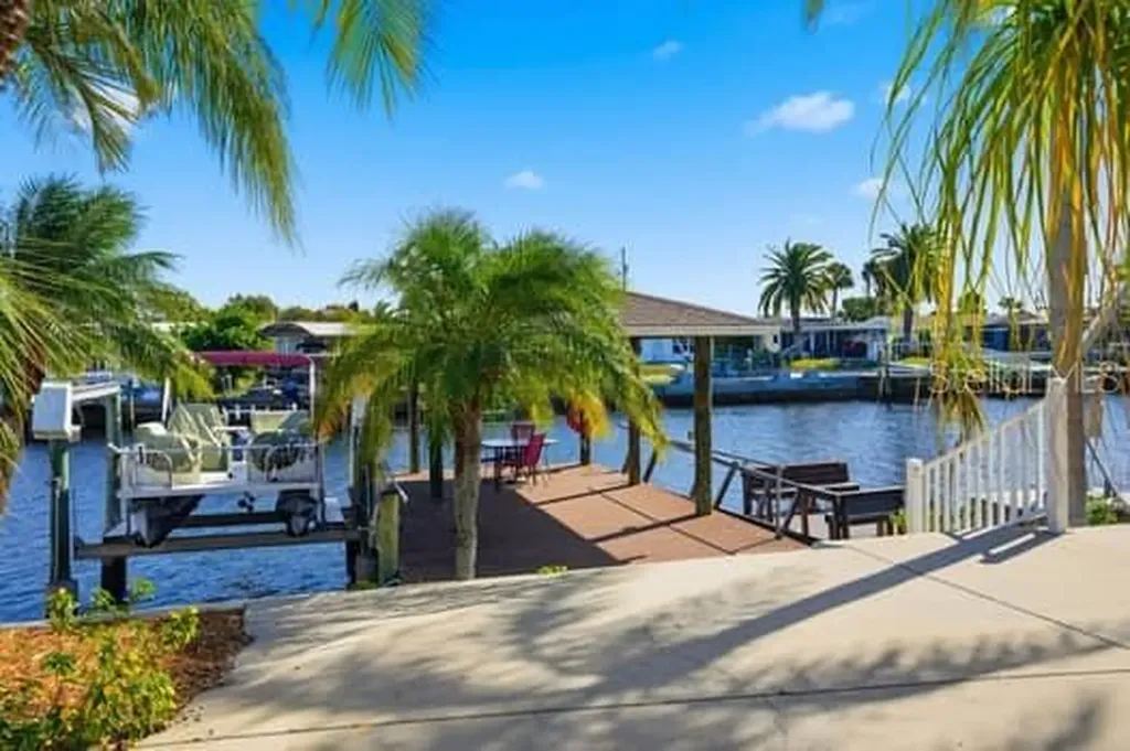 12612 4th Isle Hudson FL 34667