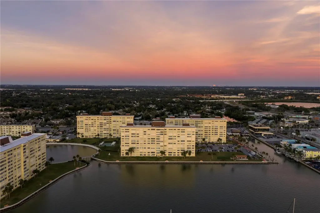 4525 Cove Circle St Petersburg FL 33708