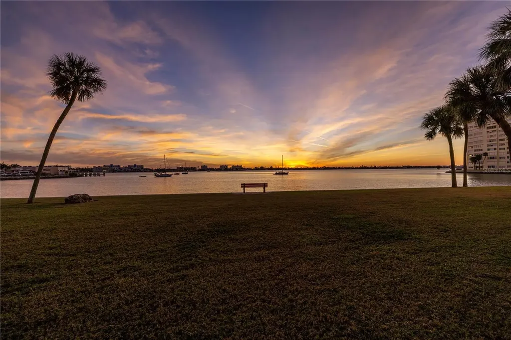 4525 Cove Circle St Petersburg FL 33708