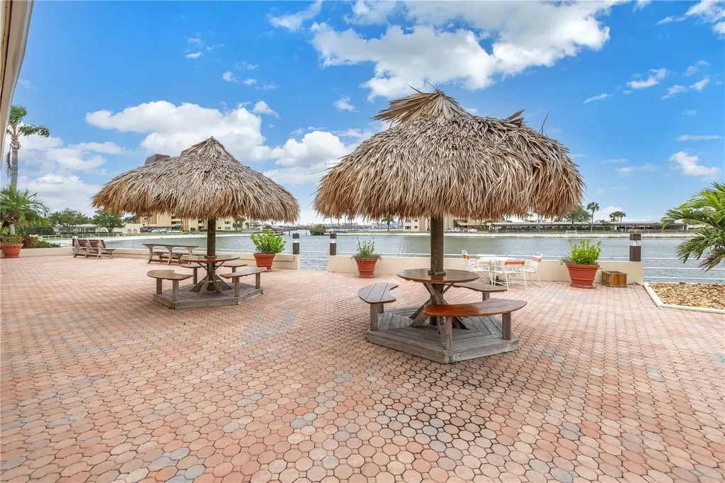 4525 Cove Circle St Petersburg FL 33708