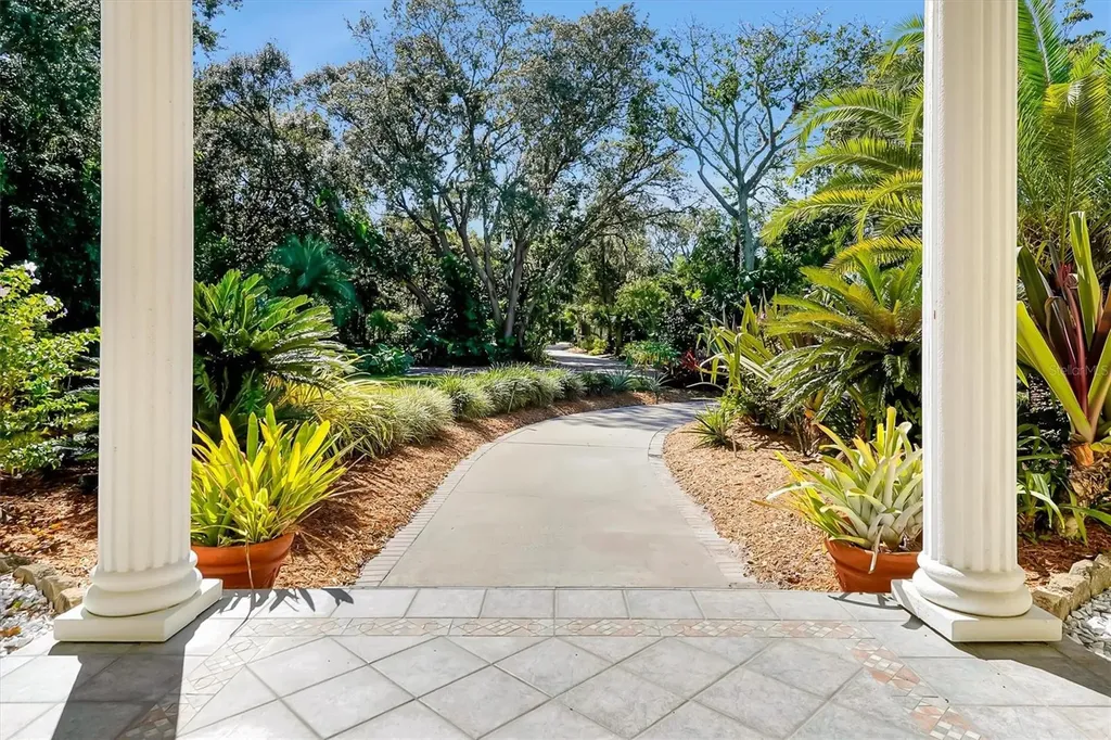 4209 Lake Lockhart Drive Orlando FL 32810