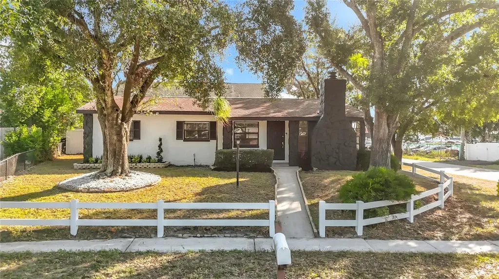 718 Belt Court Tampa FL 33612