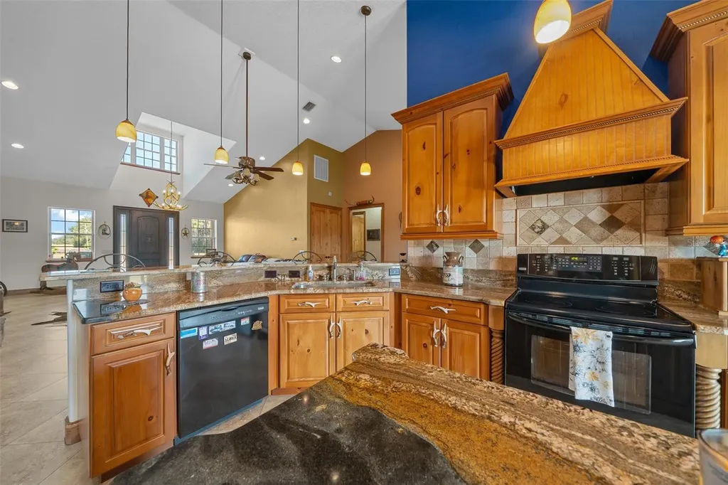 2198 W Highway 329 Citra FL 32113