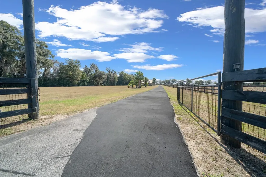 2198 W Highway 329 Citra FL 32113