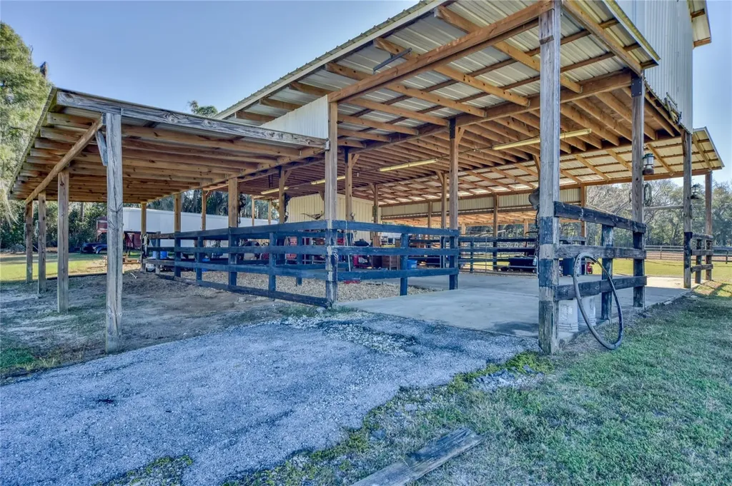 2198 W Highway 329 Citra FL 32113