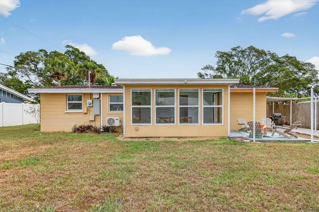6320 Case Avenue Bradenton FL 34207
