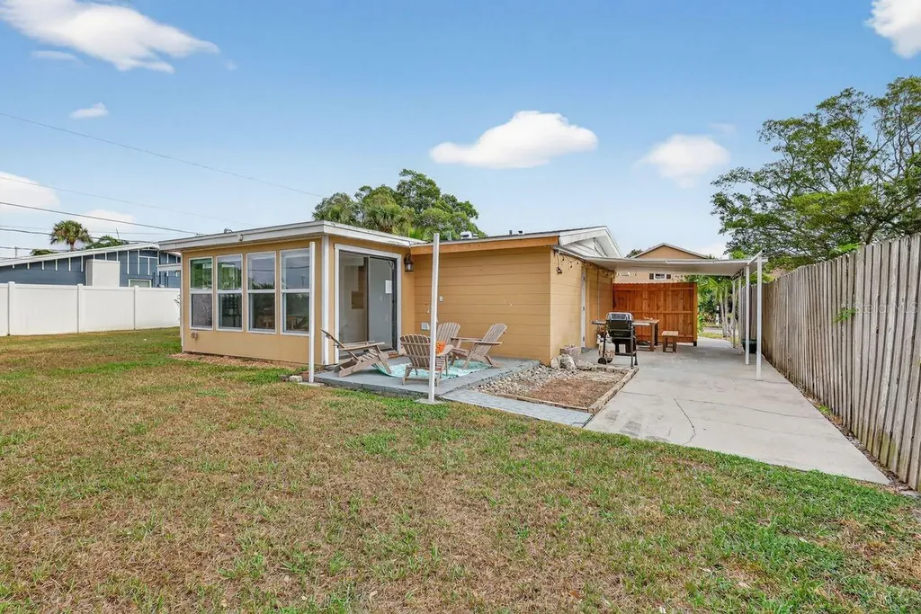 6320 Case Avenue Bradenton FL 34207