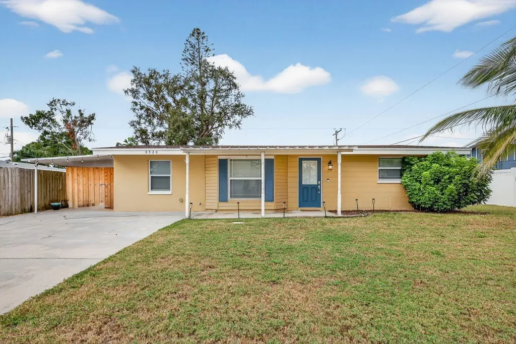6320 Case Avenue Bradenton FL 34207