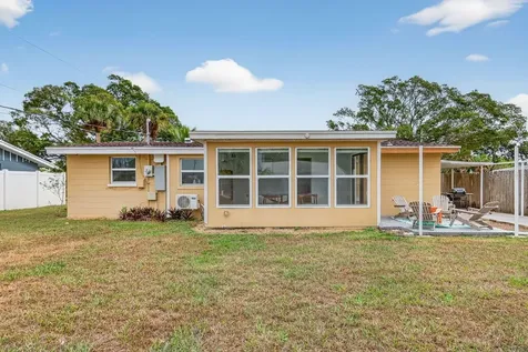 6320 Case Avenue Bradenton FL 34207