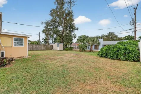 6320 Case Avenue Bradenton FL 34207