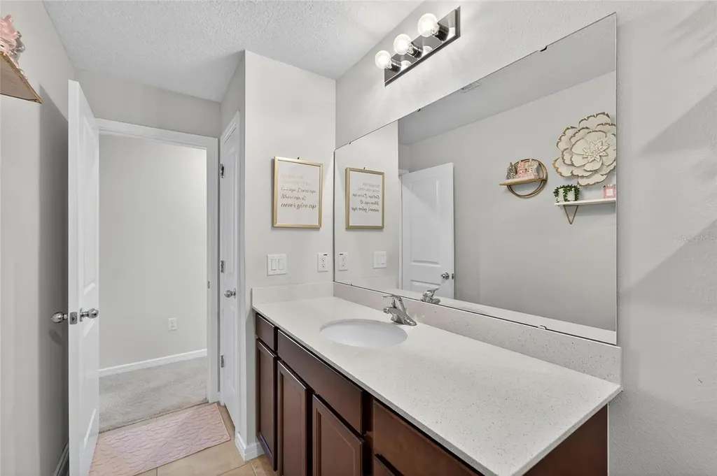 1015 Golden Shiner Avenue Ruskin FL 33570