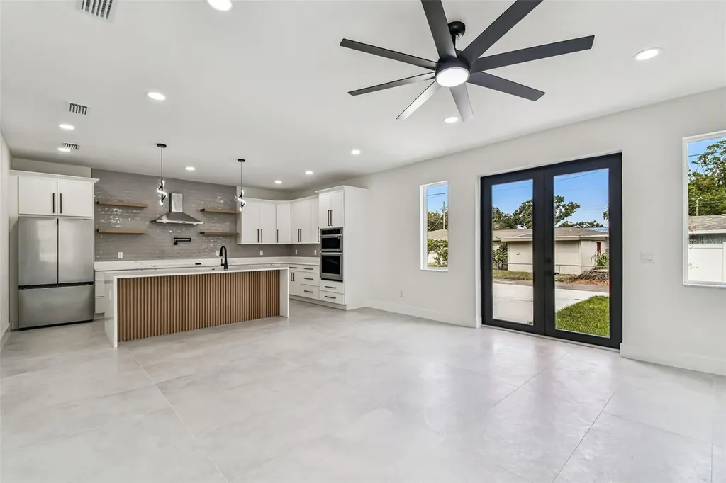 3017 W Spruce Street Tampa FL 33607