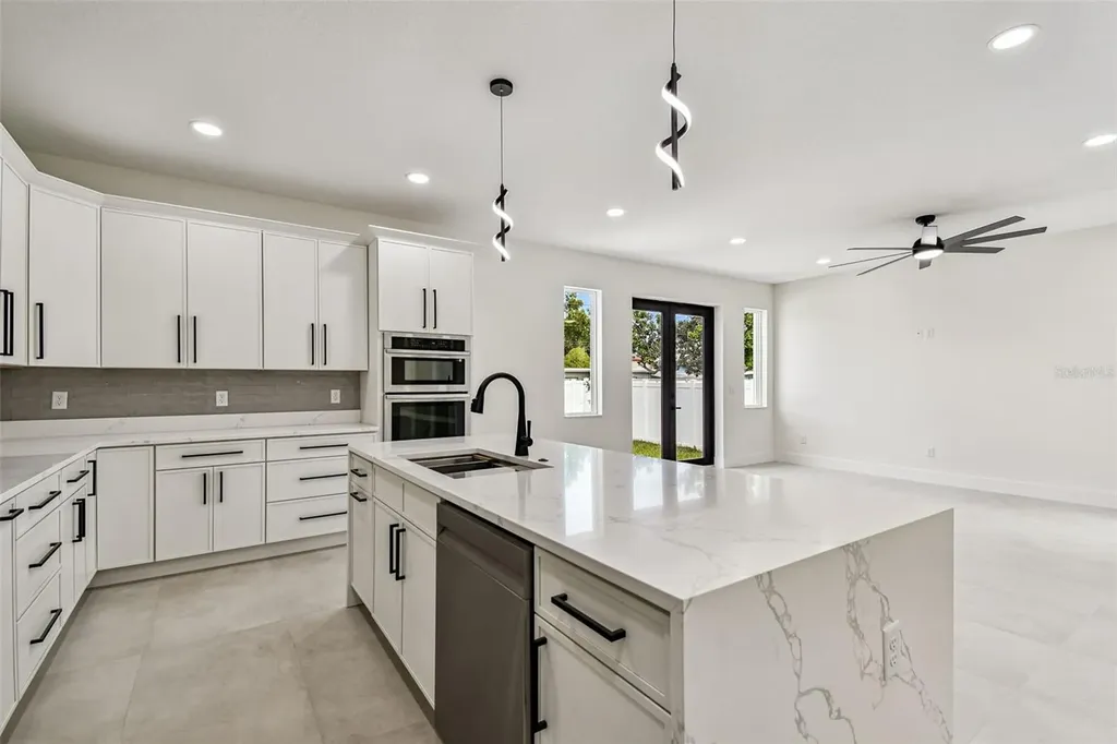 3017 W Spruce Street Tampa FL 33607