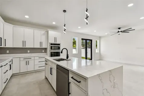 3017 W Spruce Street Tampa FL 33607