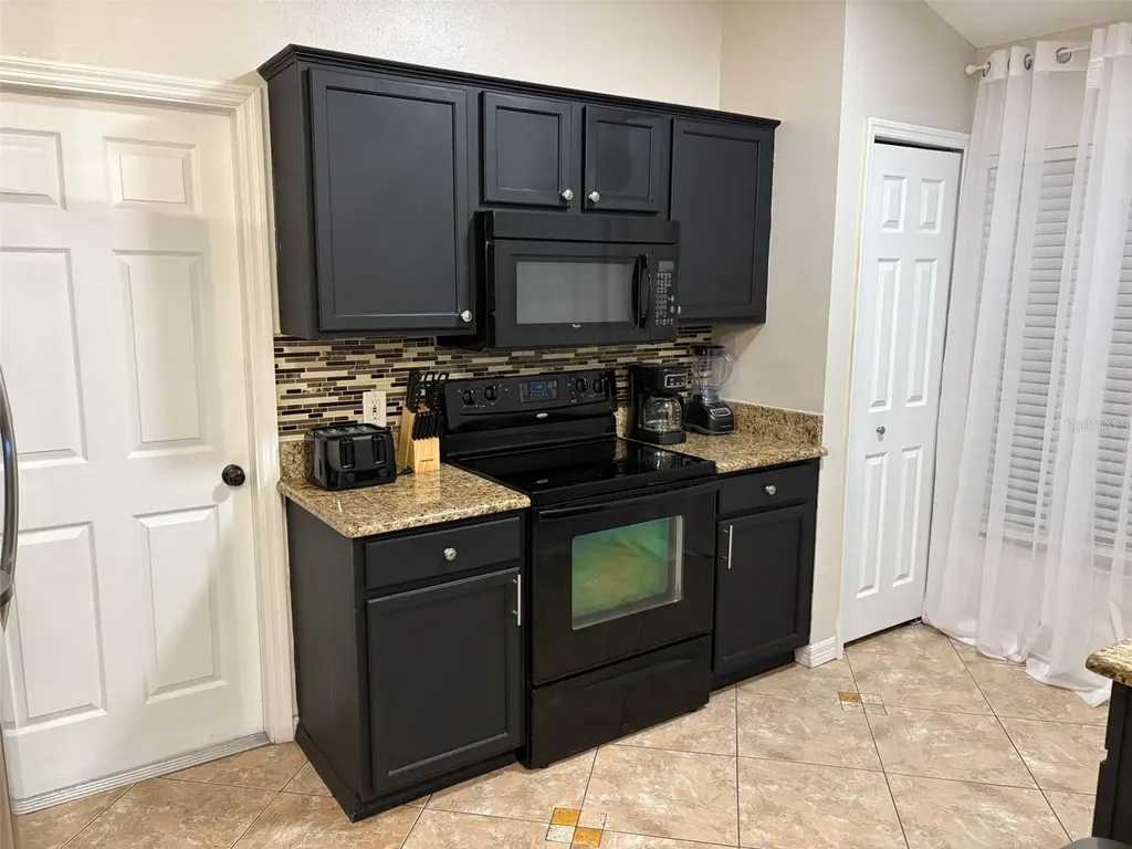 142 Hollingshead Loop Davenport FL 33896