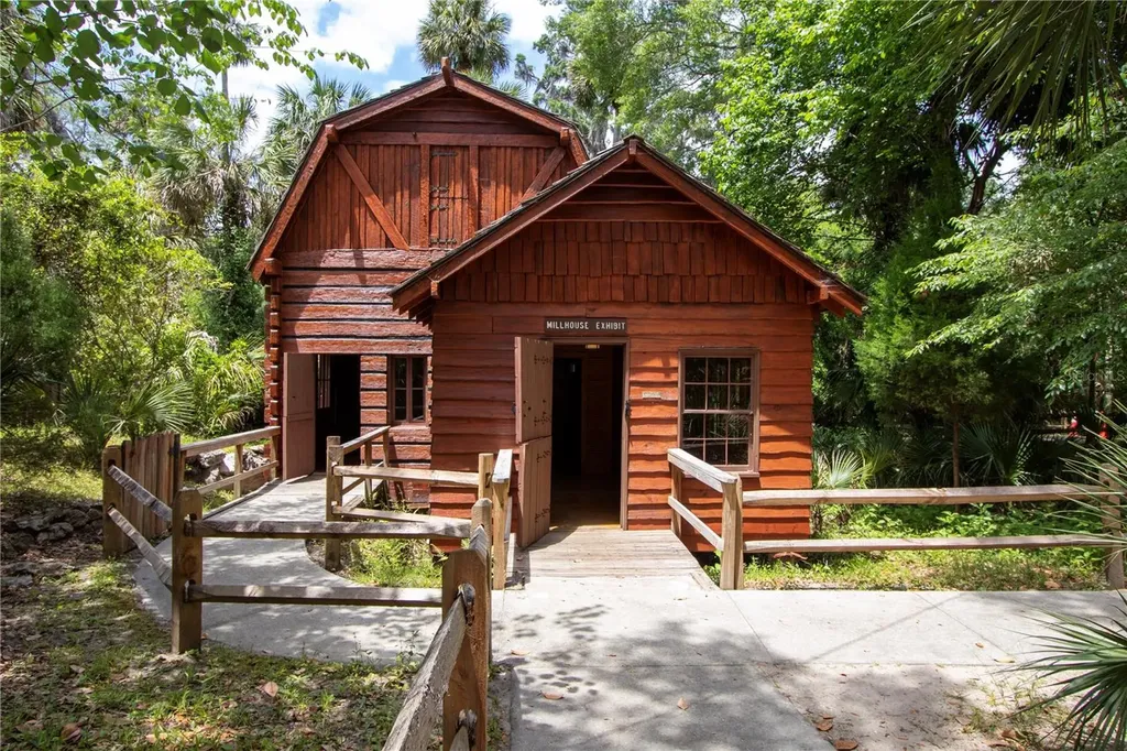 5860 SE 183rd Terrace Ocklawaha FL 32179