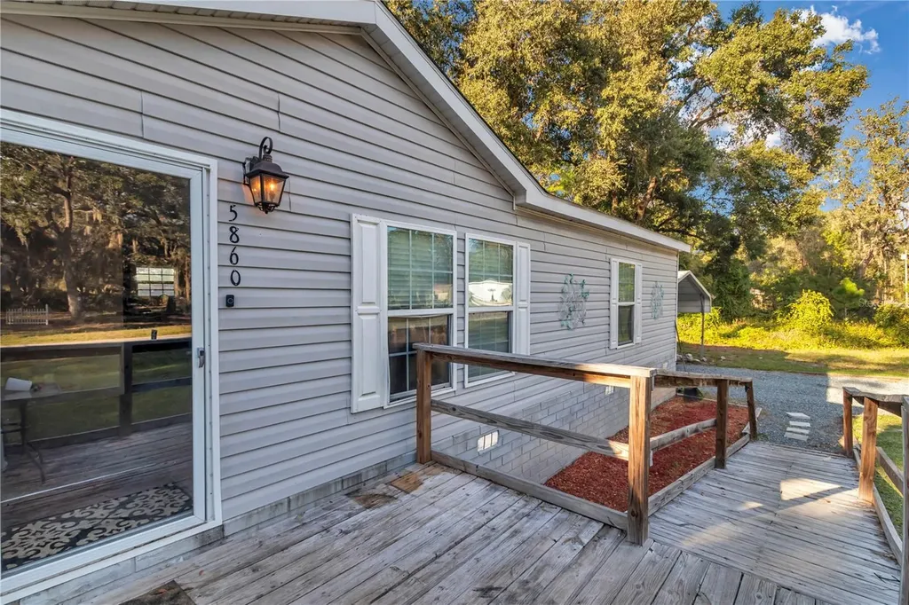 5860 SE 183rd Terrace Ocklawaha FL 32179