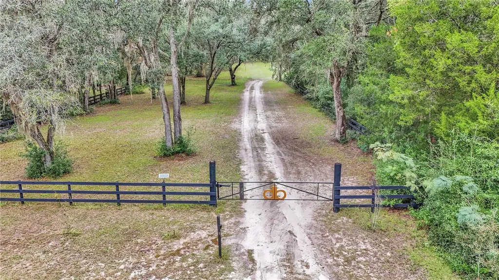 19597 SE 70th Lane Morriston FL 32668