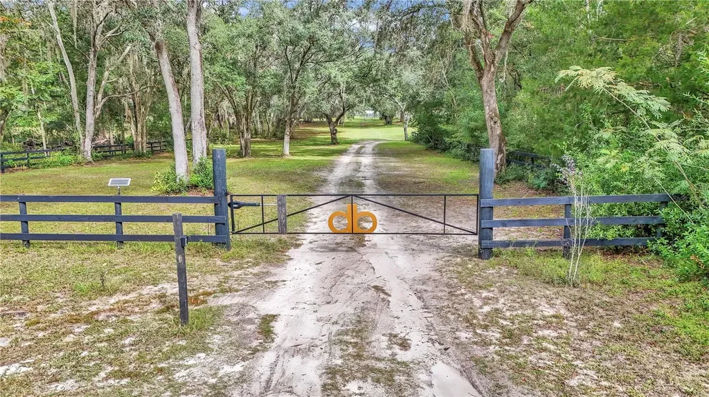 19597 SE 70th Lane Morriston FL 32668