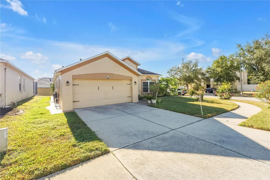 1709 Open Field Loop Brandon FL 33510