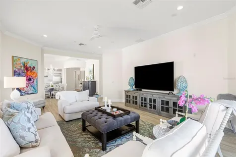 8 Franklin Court S St Petersburg FL 33711