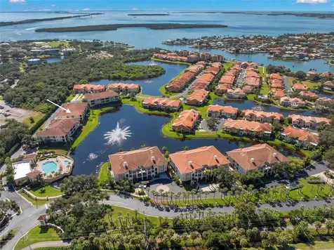 8 Franklin Court S St Petersburg FL 33711