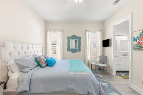 8 Franklin Court S St Petersburg FL 33711