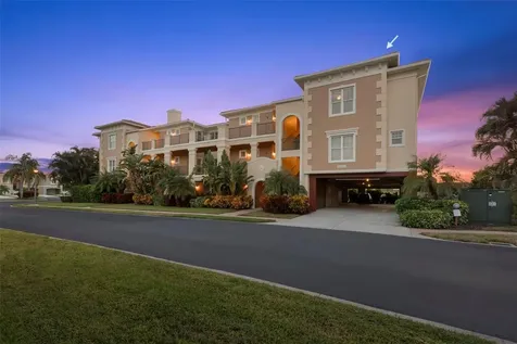 8 Franklin Court S St Petersburg FL 33711