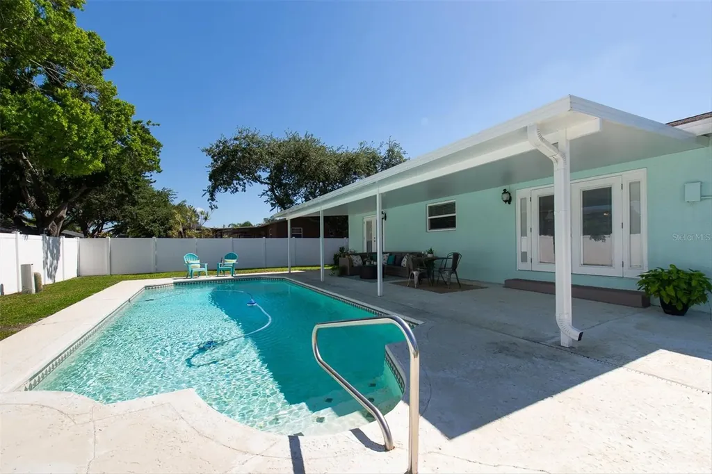6035 19th Street NE St Petersburg FL 33703