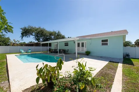 6035 19th Street NE St Petersburg FL 33703