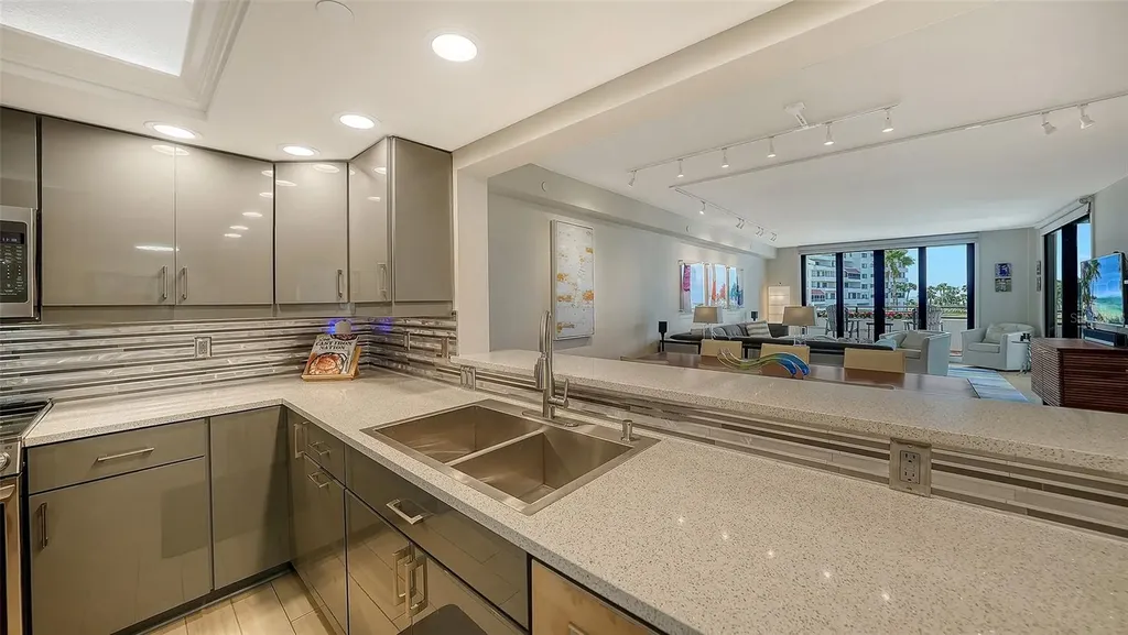 1465 Gulf Of Mexico Drive Longboat Key FL 34228