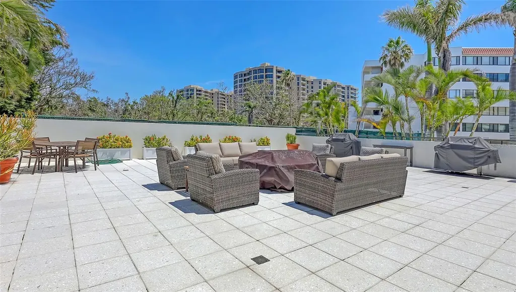 1465 Gulf Of Mexico Drive Longboat Key FL 34228