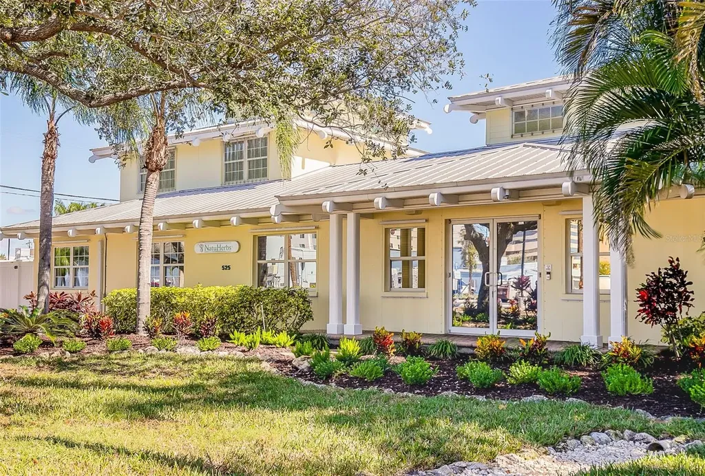 525 8th Street W Bradenton FL 34205