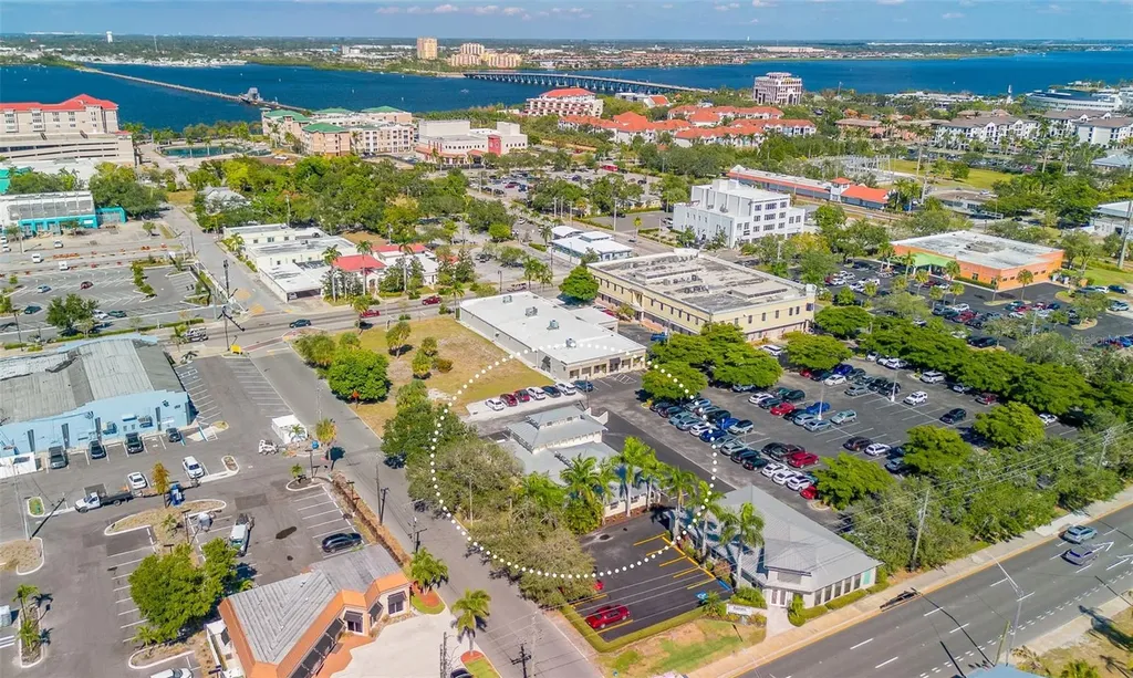 525 8th Street W Bradenton FL 34205