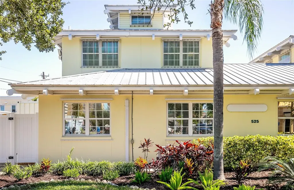 525 8th Street W Bradenton FL 34205