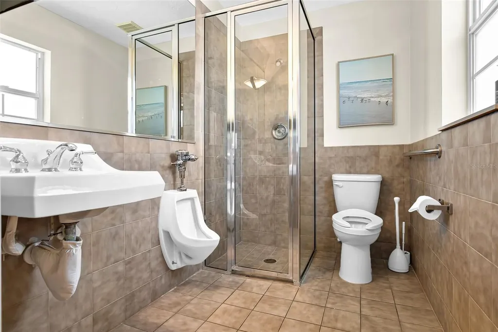 525 8th Street W Bradenton FL 34205