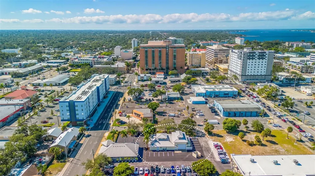 525 8th Street W Bradenton FL 34205