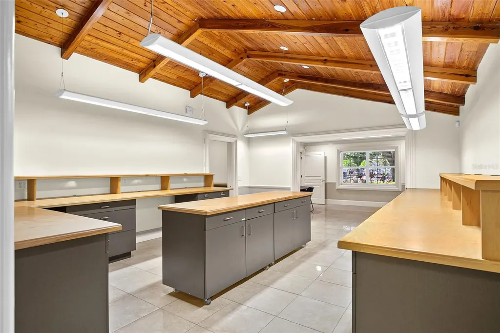 525 8th Street W Bradenton FL 34205