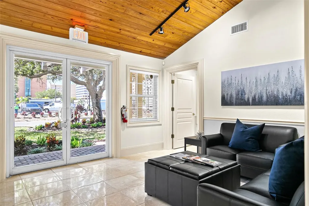 525 8th Street W Bradenton FL 34205