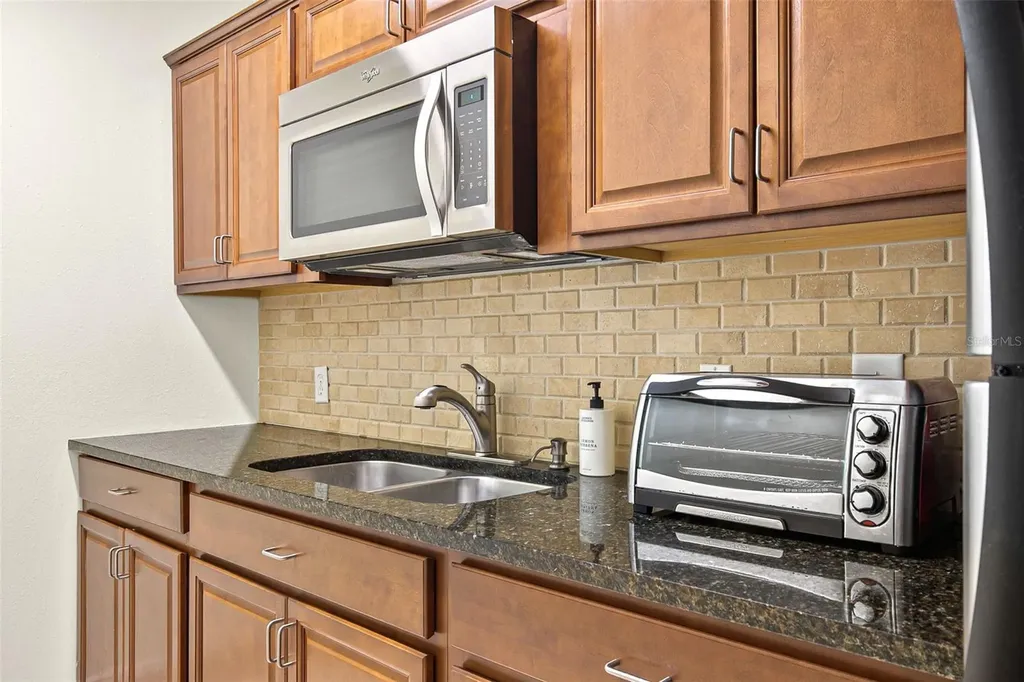 525 8th Street W Bradenton FL 34205