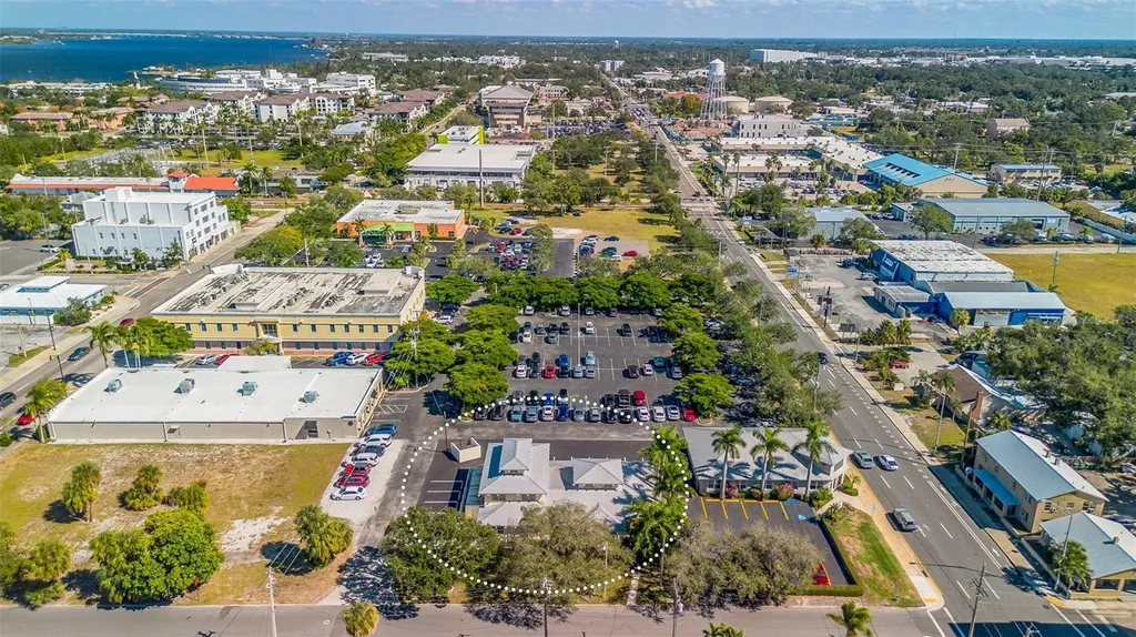 525 8th Street W Bradenton FL 34205