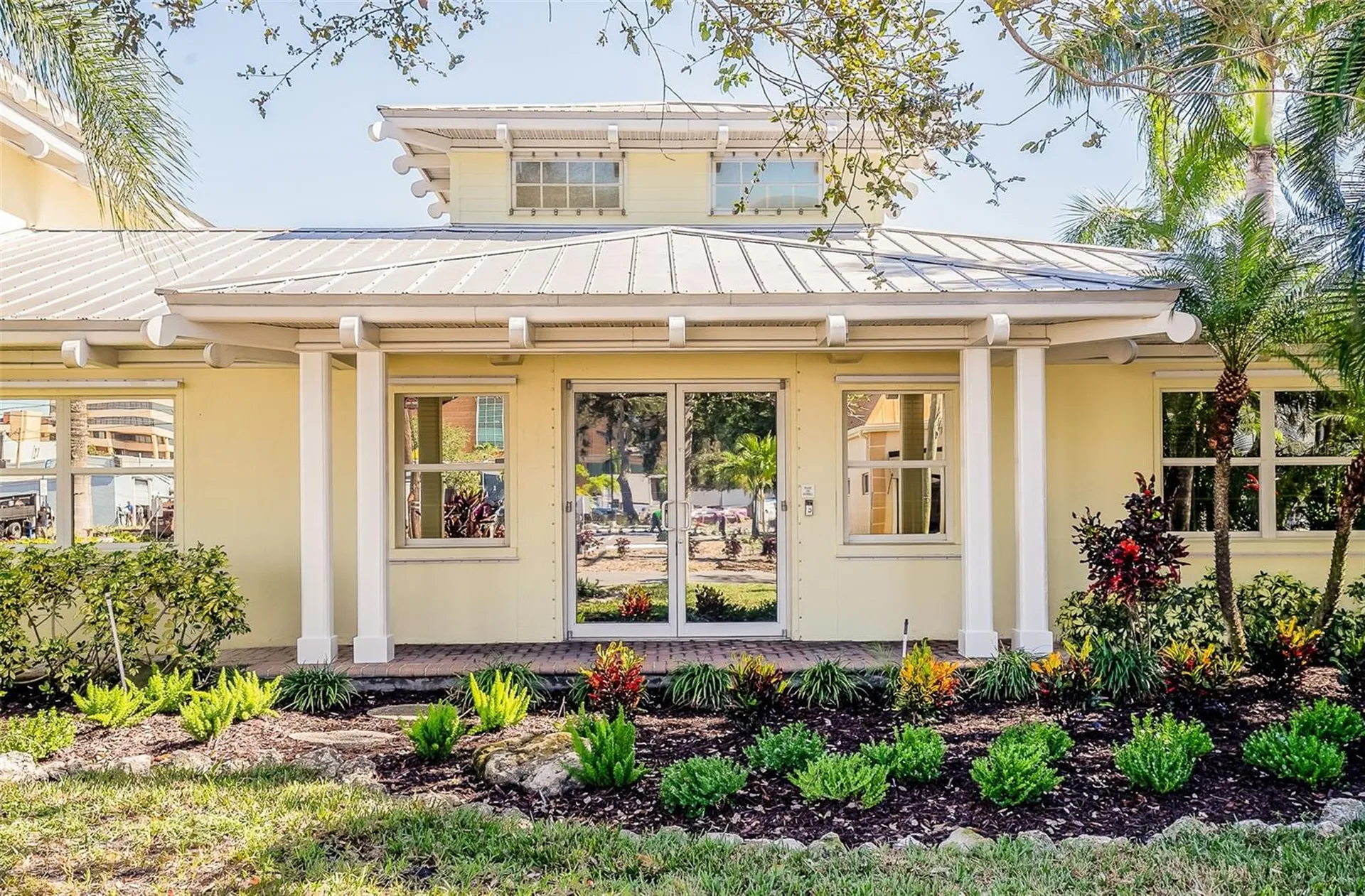 525 8th Street W Bradenton FL 34205