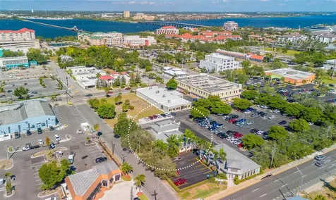 525 8th Street W Bradenton FL 34205