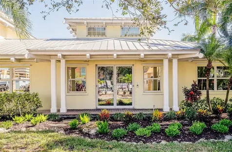 525 8th Street W Bradenton FL 34205