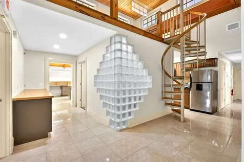 525 8th Street W Bradenton FL 34205