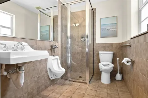 525 8th Street W Bradenton FL 34205