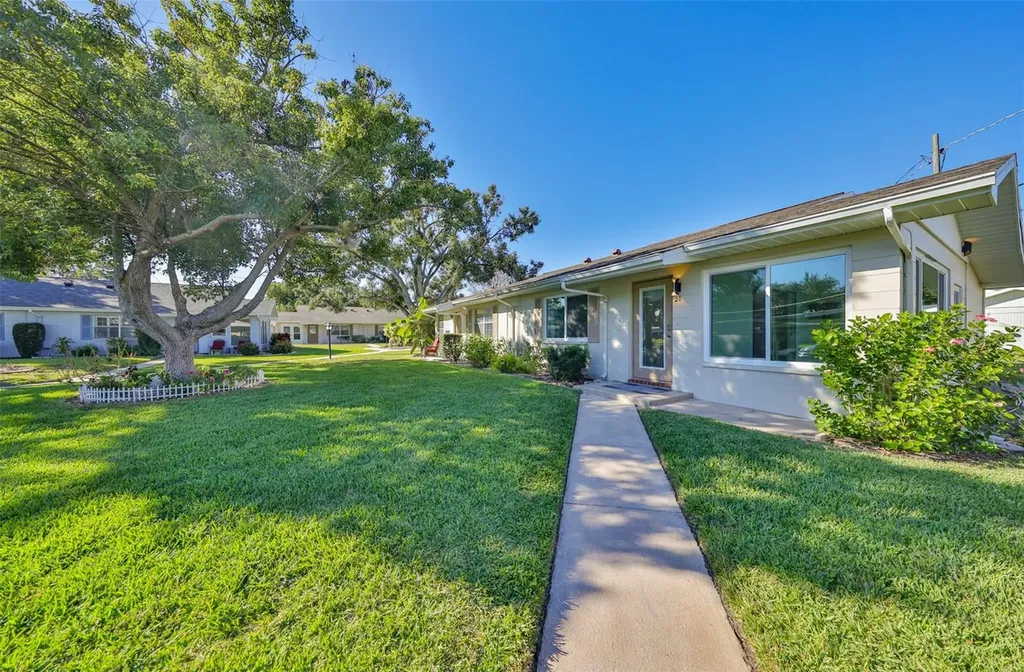 1902 Dandridge Street Sun City Center FL 33573