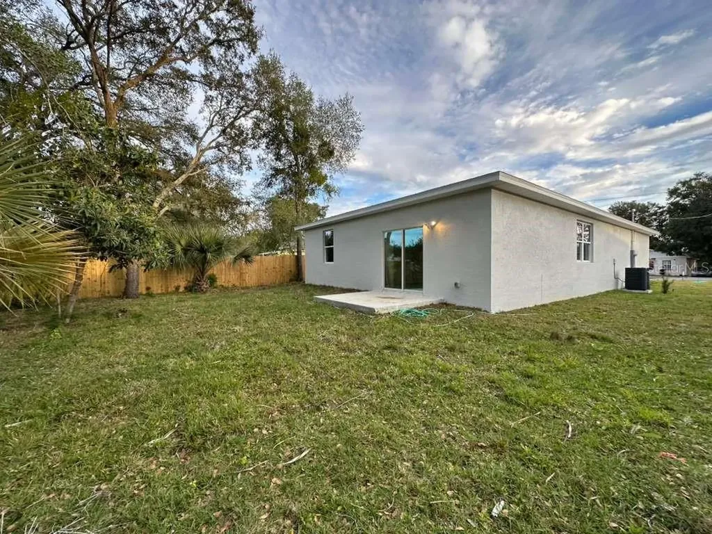 25 W 17th Street Apopka FL 32703